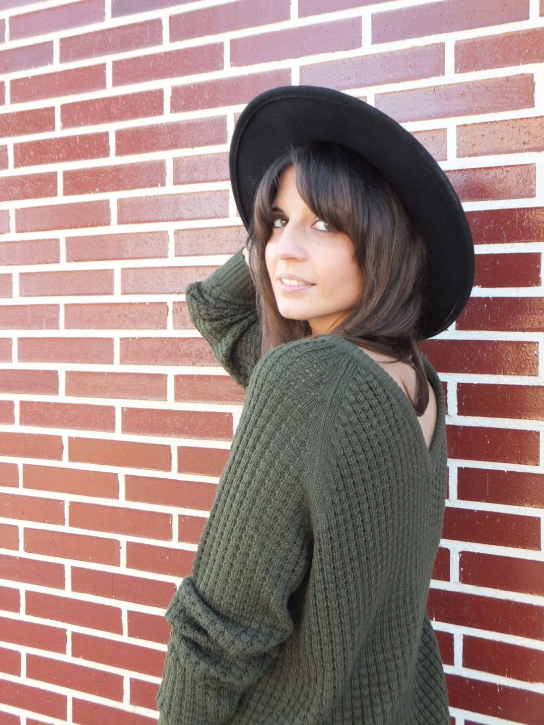 blogger de moda con sombrero fedora