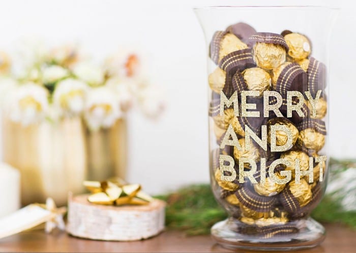 mesa decorada con bombones Ferrero Rocher
