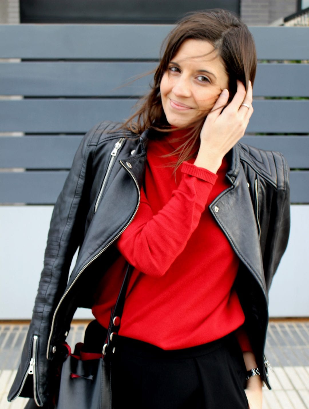 blogger de moda con pantalón culotte negro