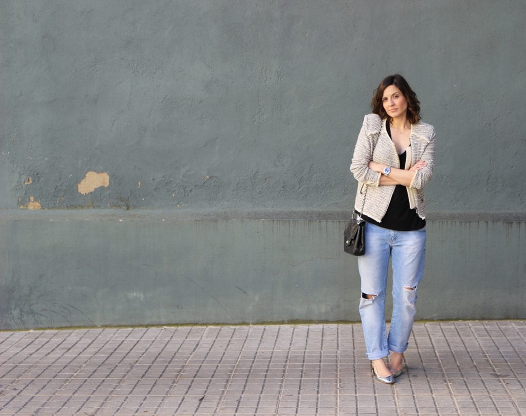 zapatos plateados de zara - jeans rotos - chaqueta tweed - fashion blogger