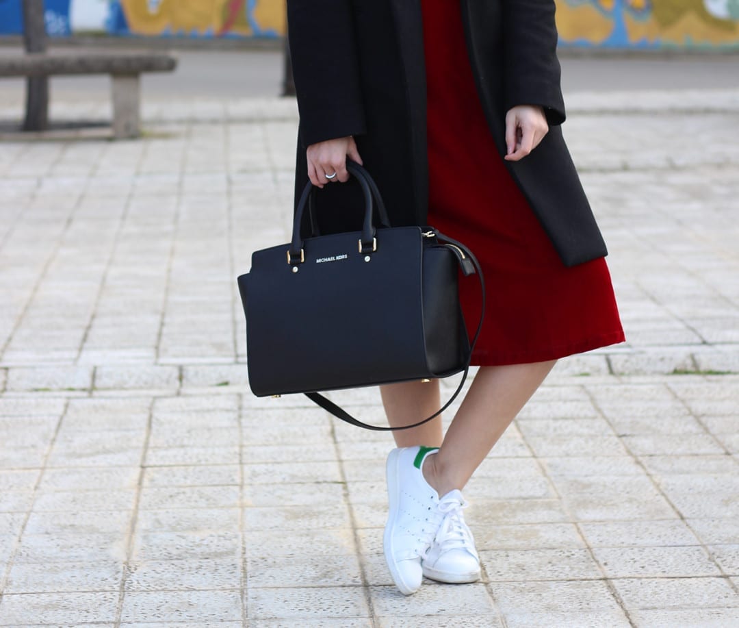 bloguera de moda abrigo zara online vestido terciopelo rojo zapatillas adidas stan smith