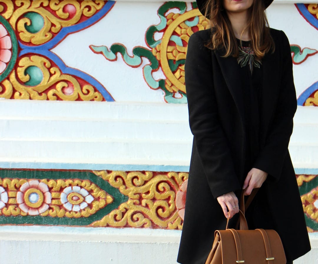 bloguera moda look mochila de piel marrón