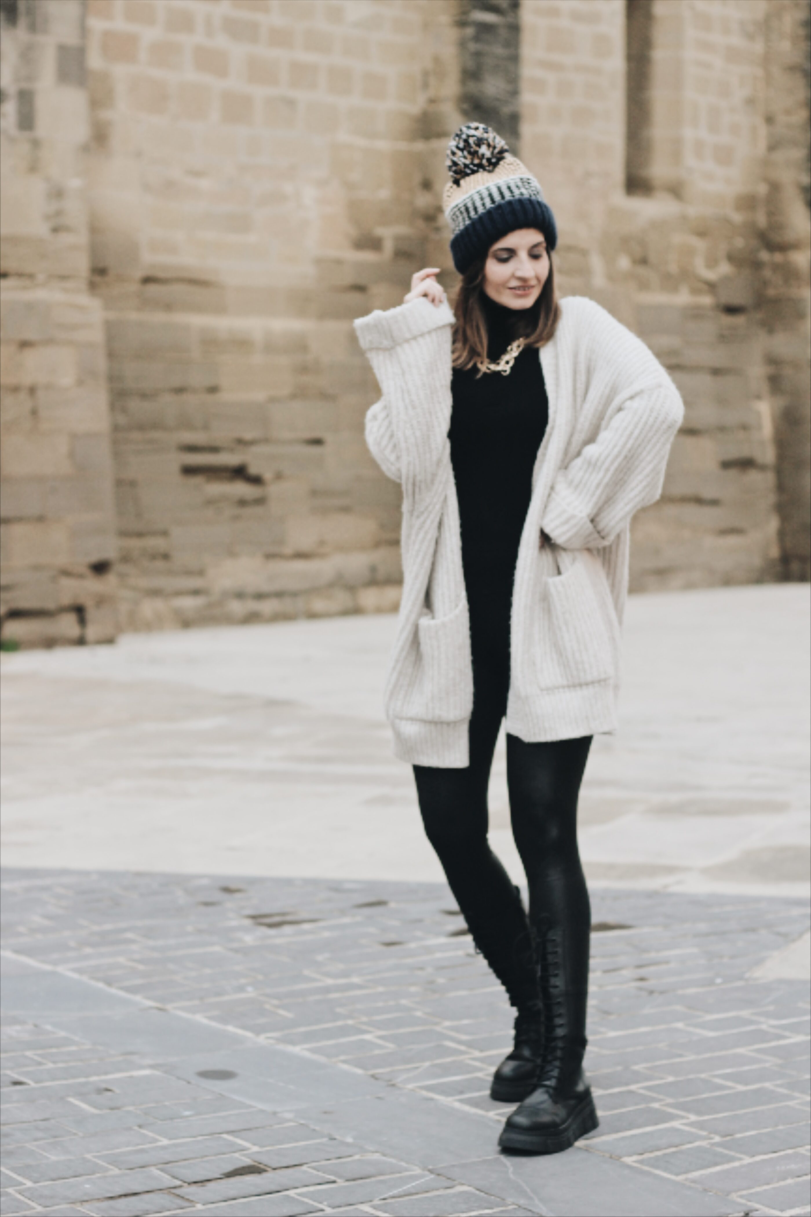 outfit botas track beige