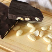 Chocolate negro con almendras casero sin azúcares